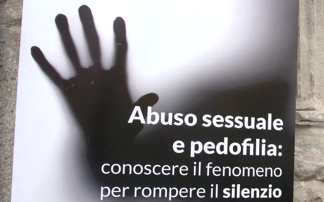 Pedofilia: in aumento l'adescamento minori online
